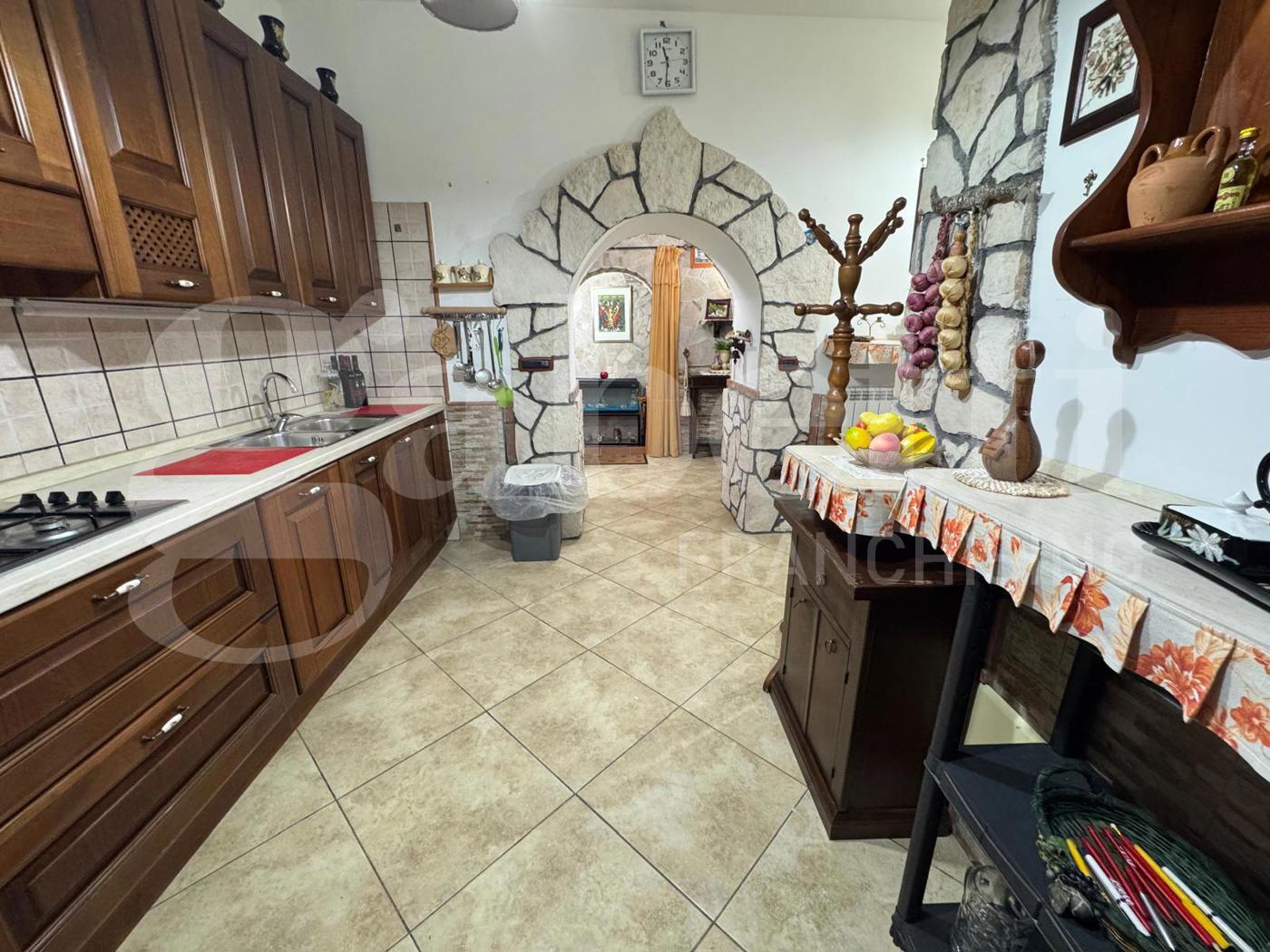 Casa indipendente in vendita a Pratella