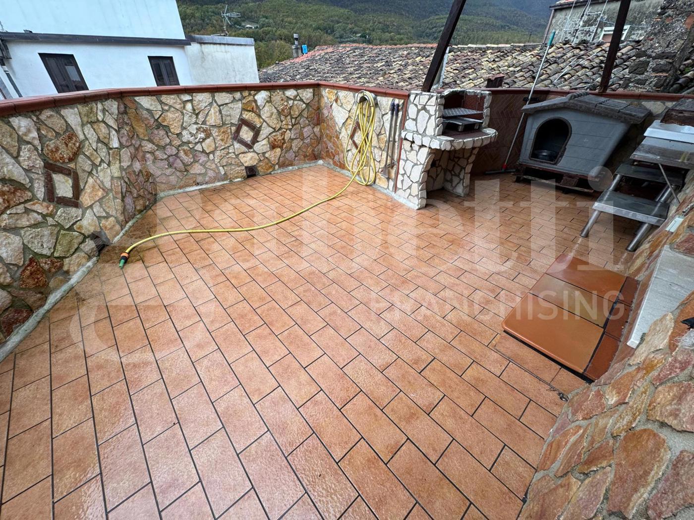 Casa indipendente in vendita a Pratella