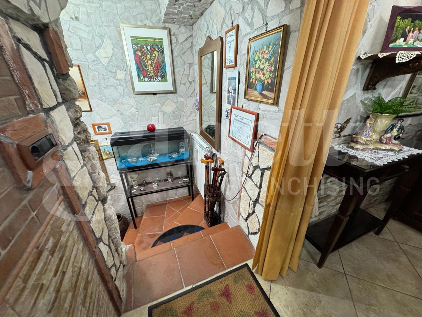 Casa indipendente in vendita a Pratella