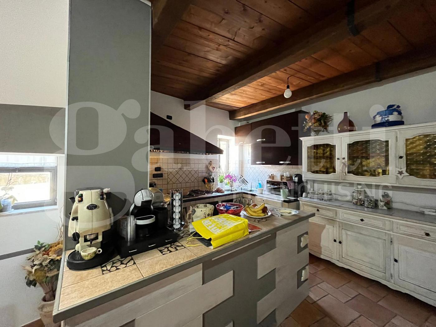 Casa indipendente con giardino a Baia e Latina