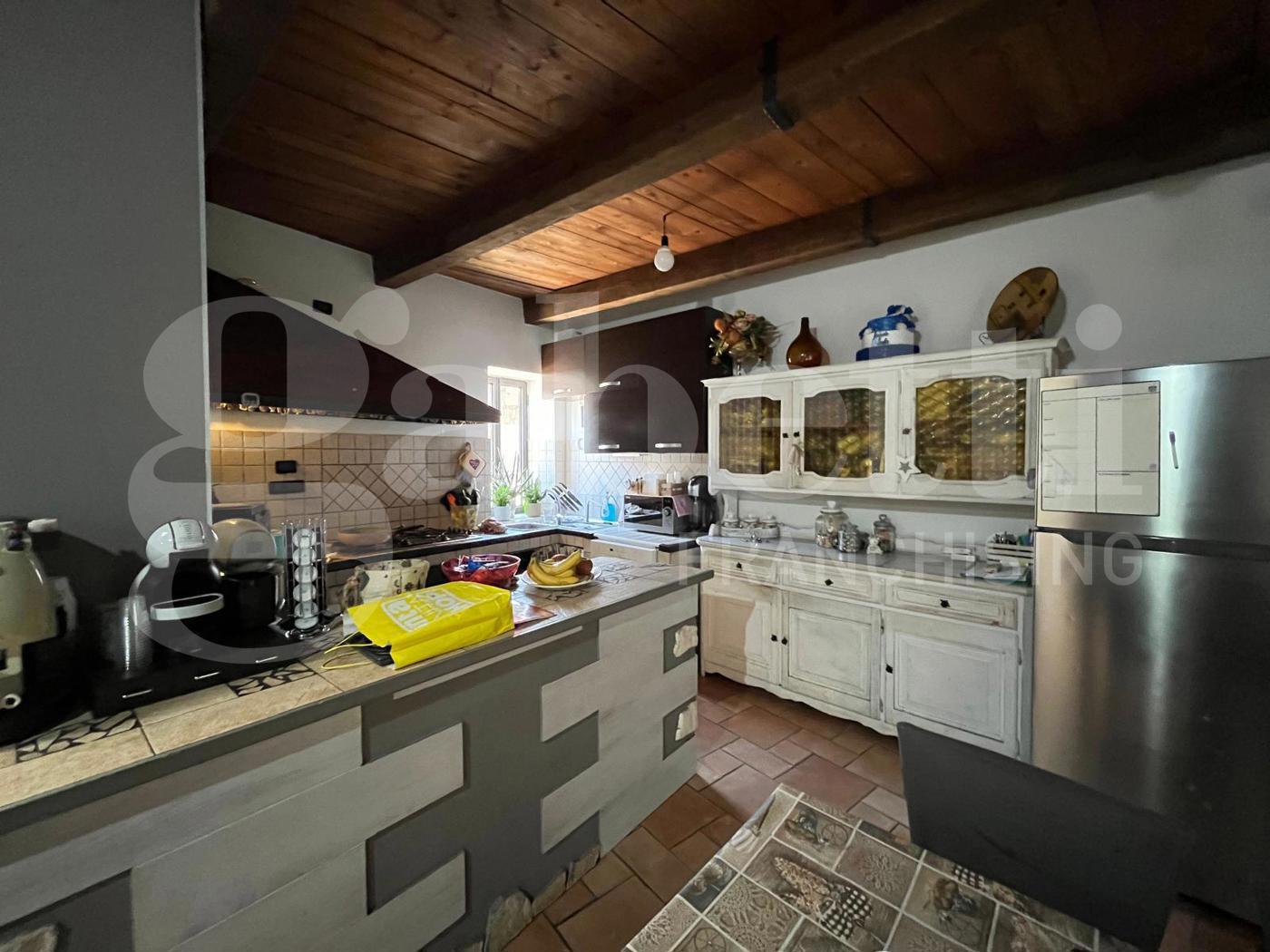 Casa indipendente con giardino a Baia e Latina