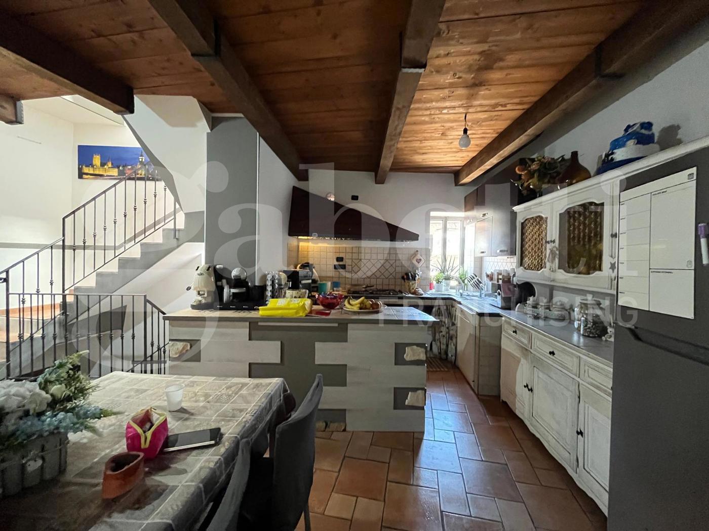 Casa indipendente con giardino a Baia e Latina