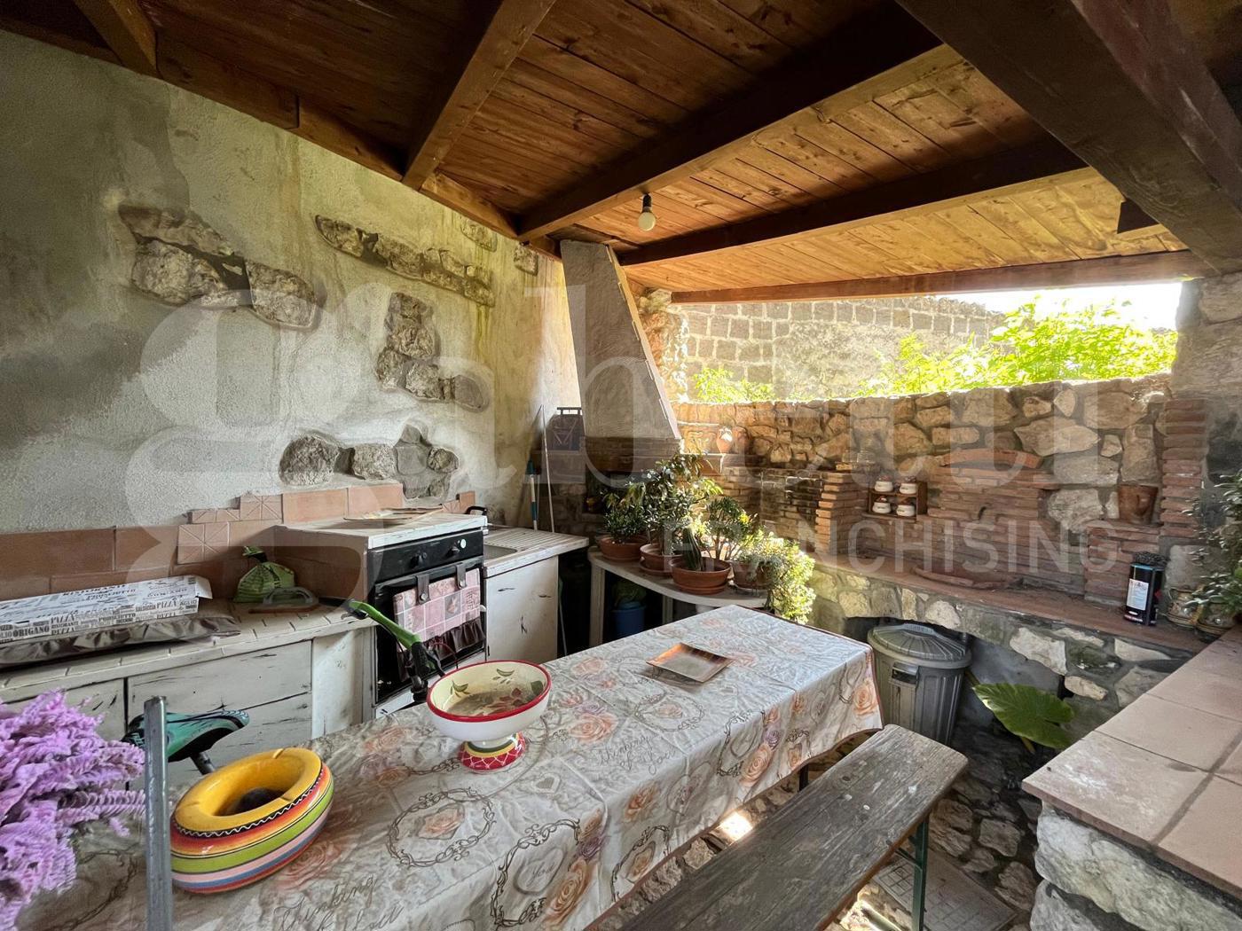 Casa indipendente con giardino a Baia e Latina