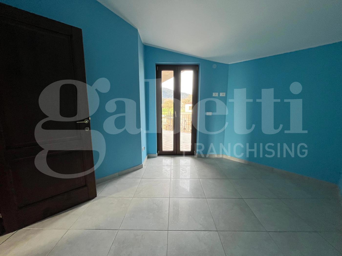 Villa con giardino a Baia e Latina