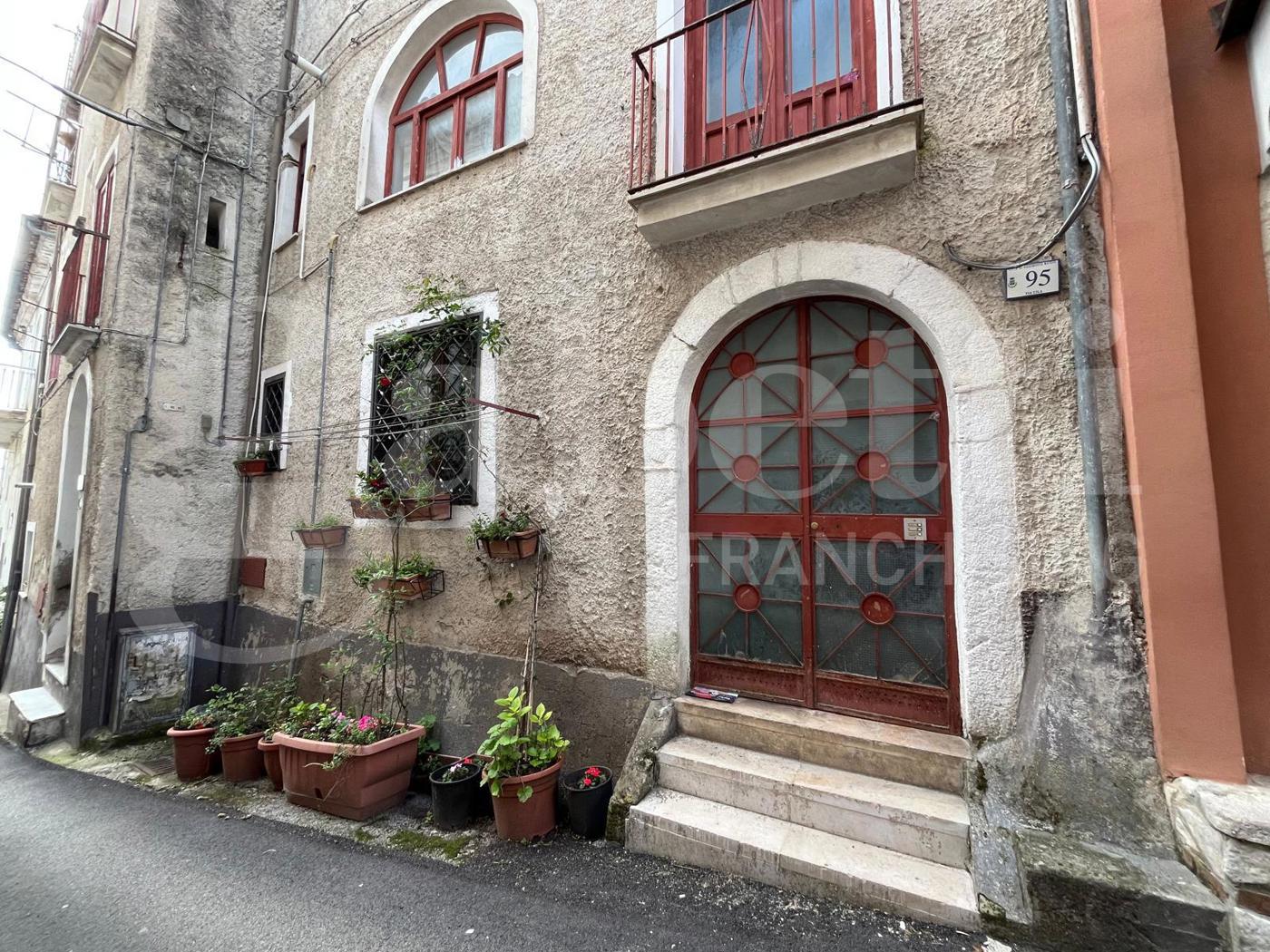 Trilocale da ristrutturare a Piedimonte Matese