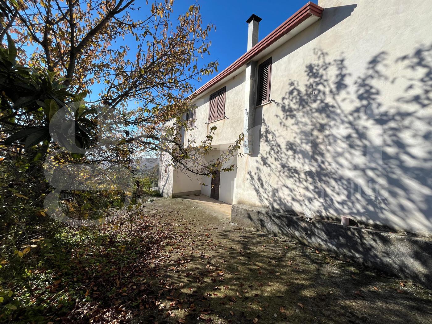 Casa indipendente con giardino a Gioia Sannitica