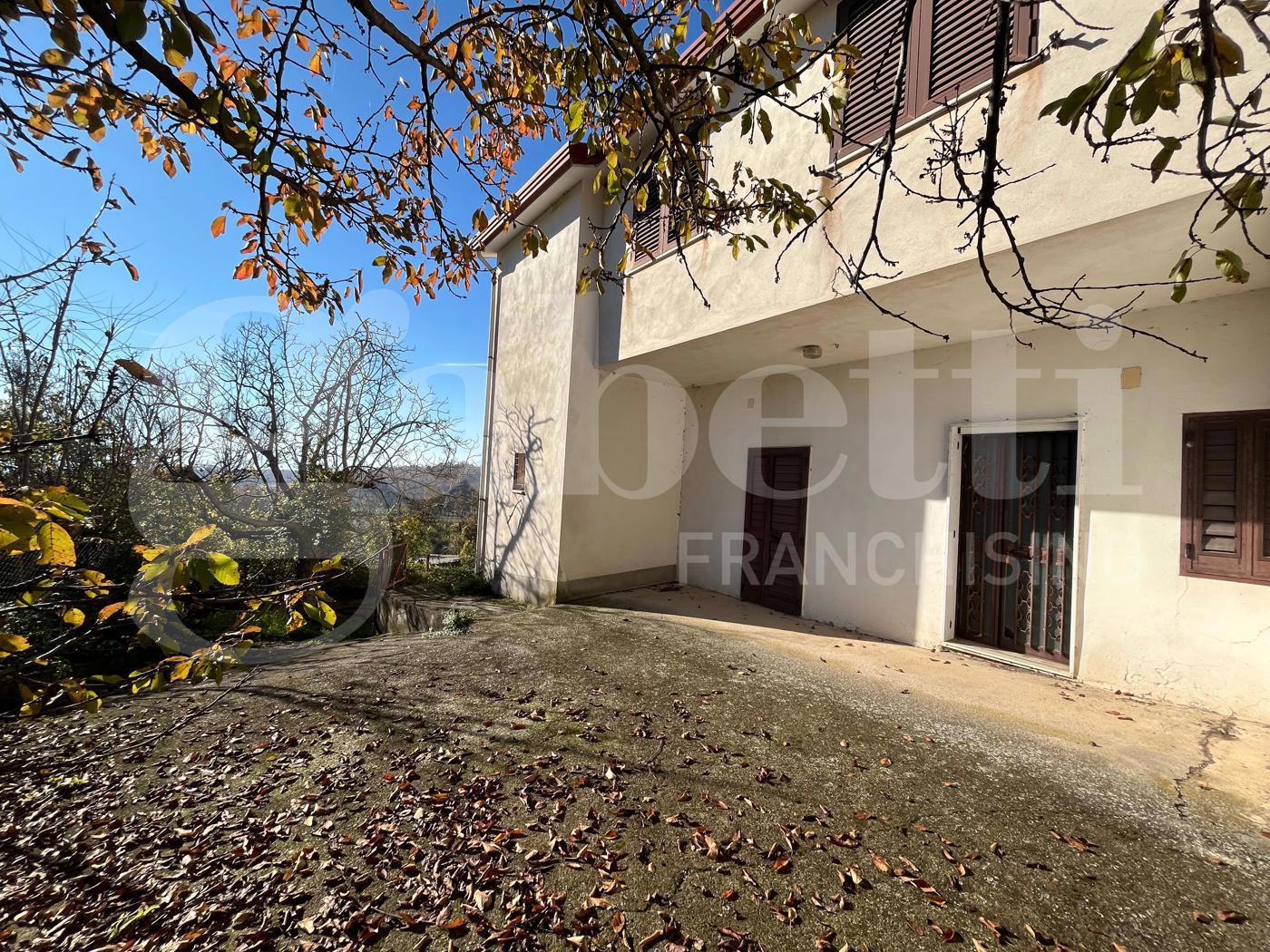 Casa indipendente con giardino a Gioia Sannitica