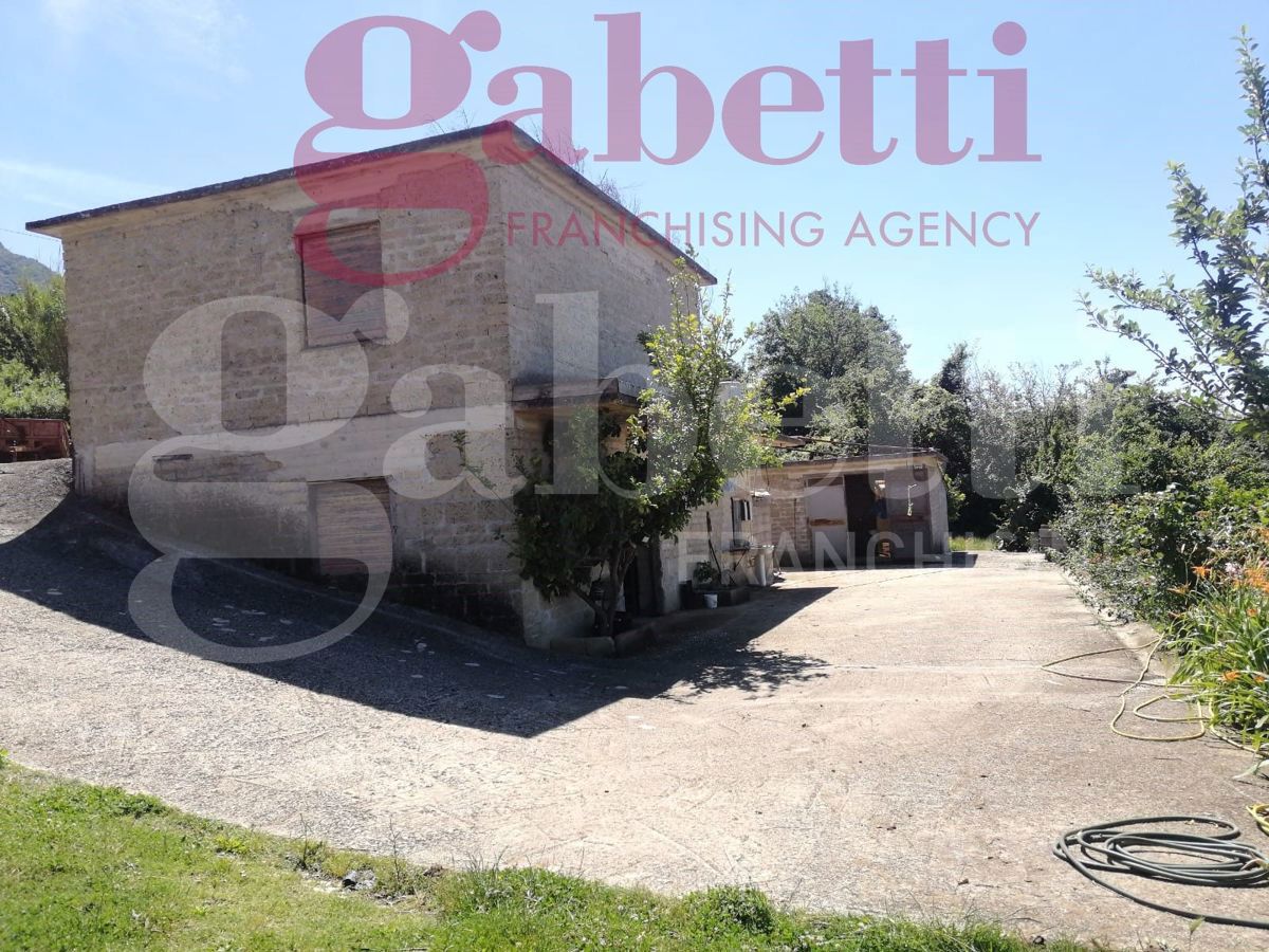 Casa indipendente con giardino a Gioia Sannitica