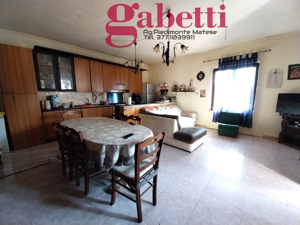 Casa indipendente con giardino a Baia e Latina