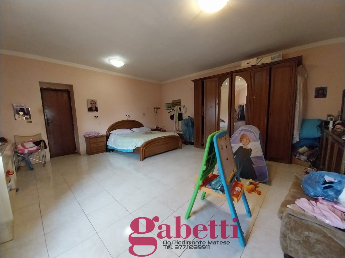 Casa indipendente con giardino a Baia e Latina