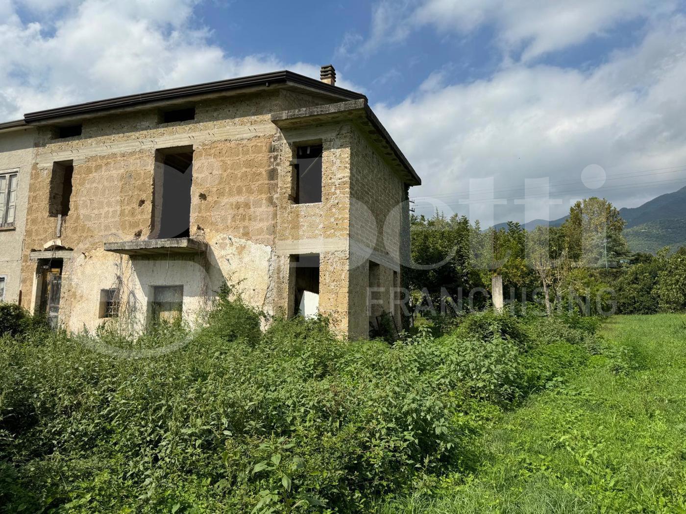 Casa indipendente con giardino a Alife