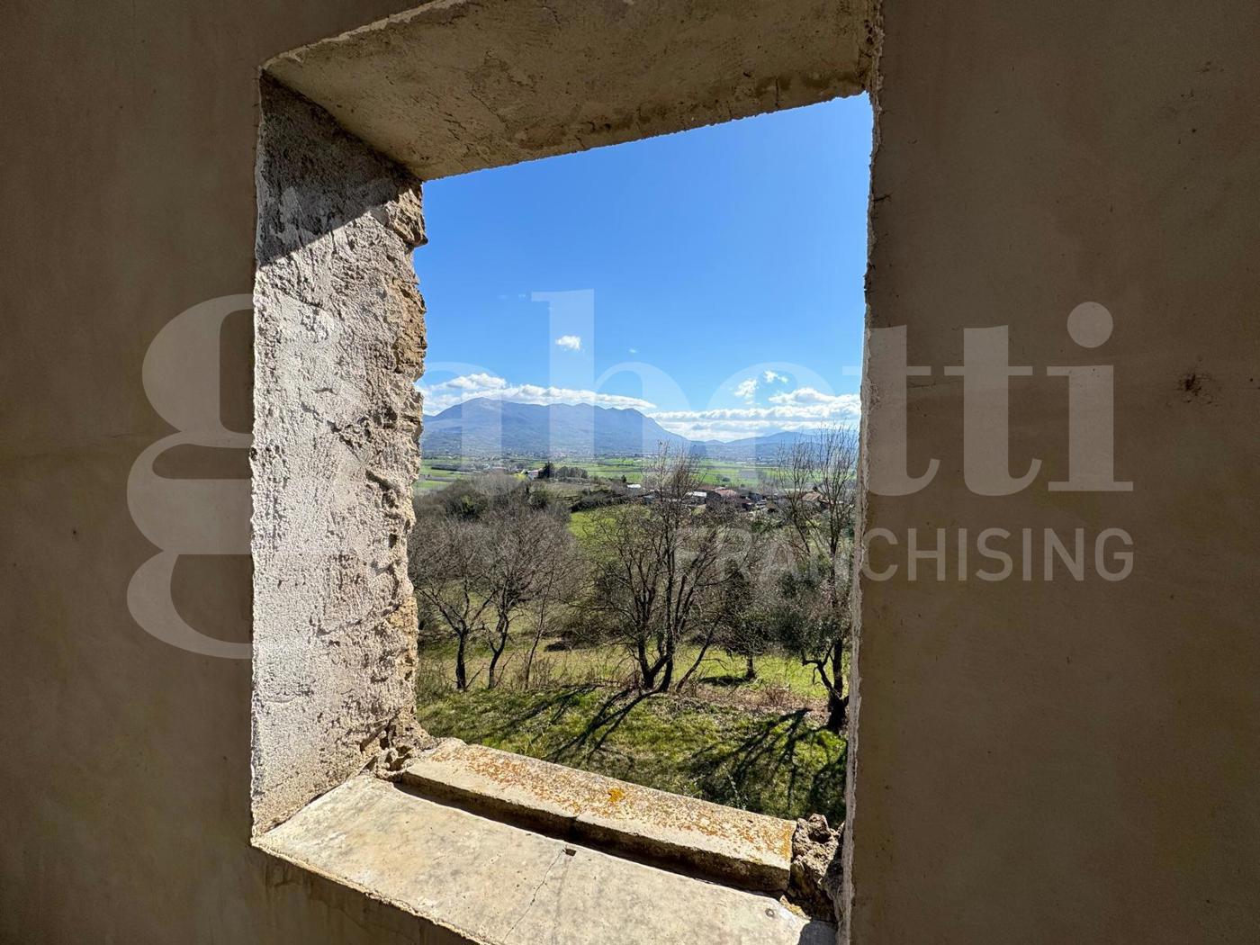 Casa indipendente con giardino a Castel Campagnano