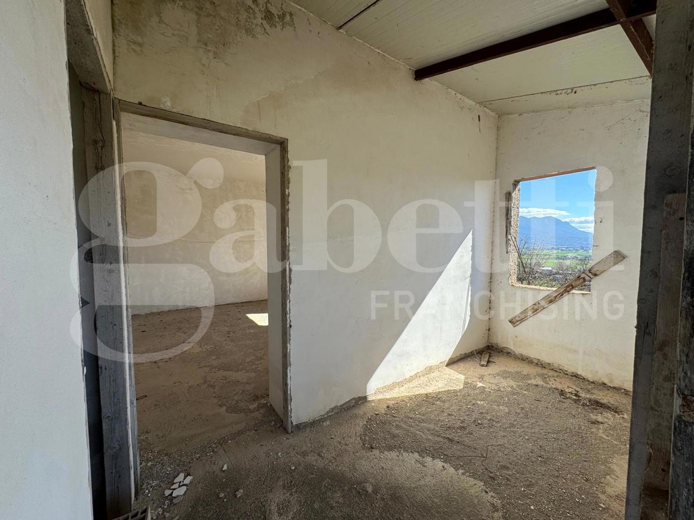 Casa indipendente con giardino a Castel Campagnano