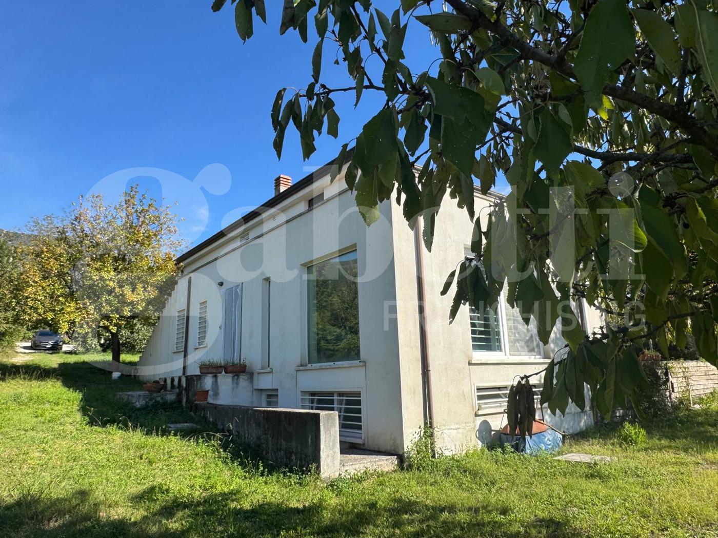 Villa con giardino a San Potito Sannitico