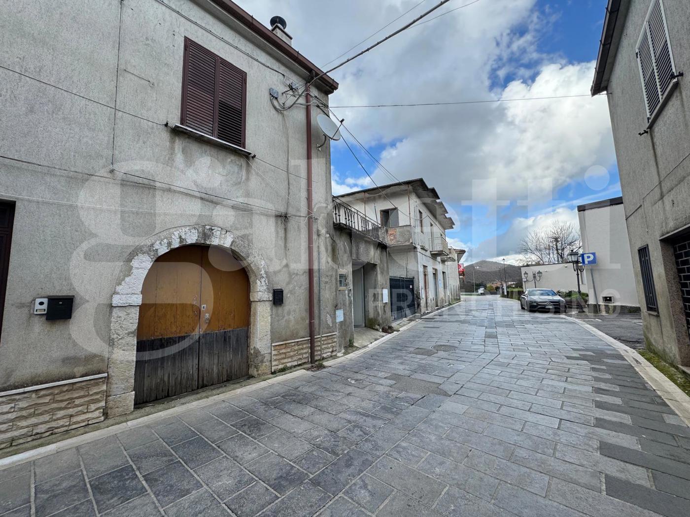Casa indipendente con giardino a Liberi