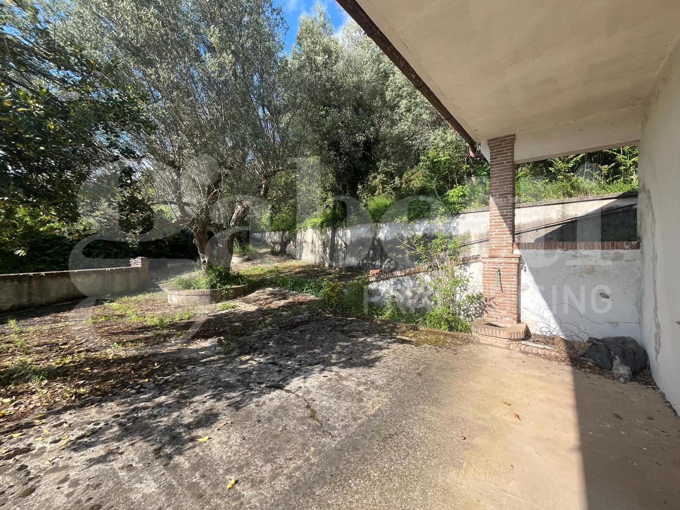 Casa indipendente con giardino a Raviscanina