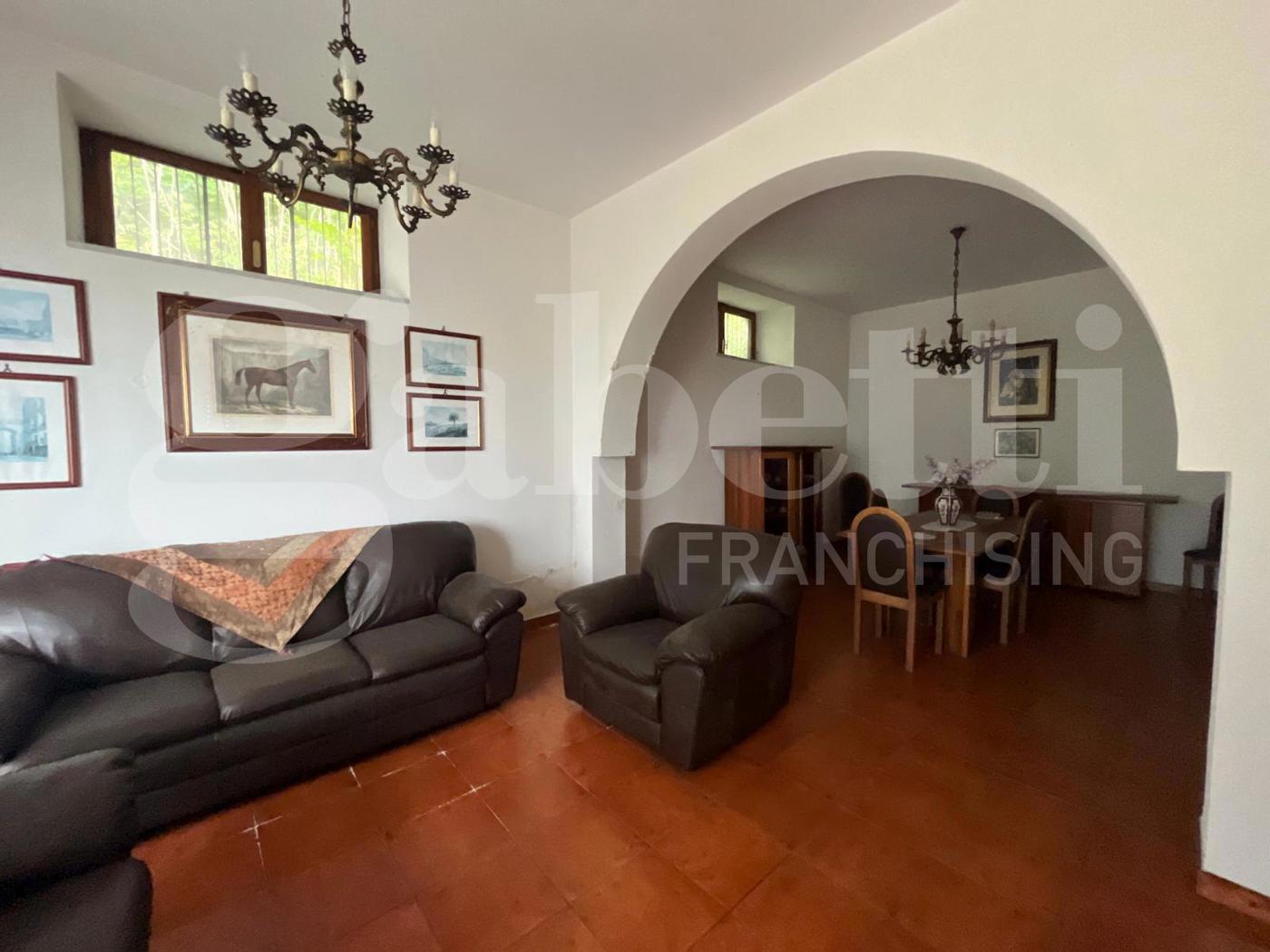 Casa indipendente con giardino a Raviscanina