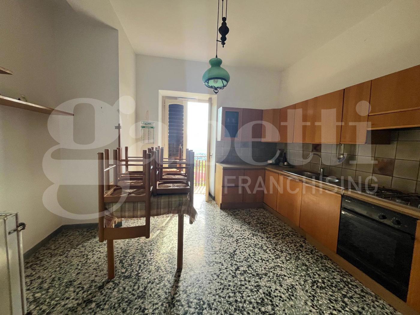 Casa indipendente con giardino a Raviscanina