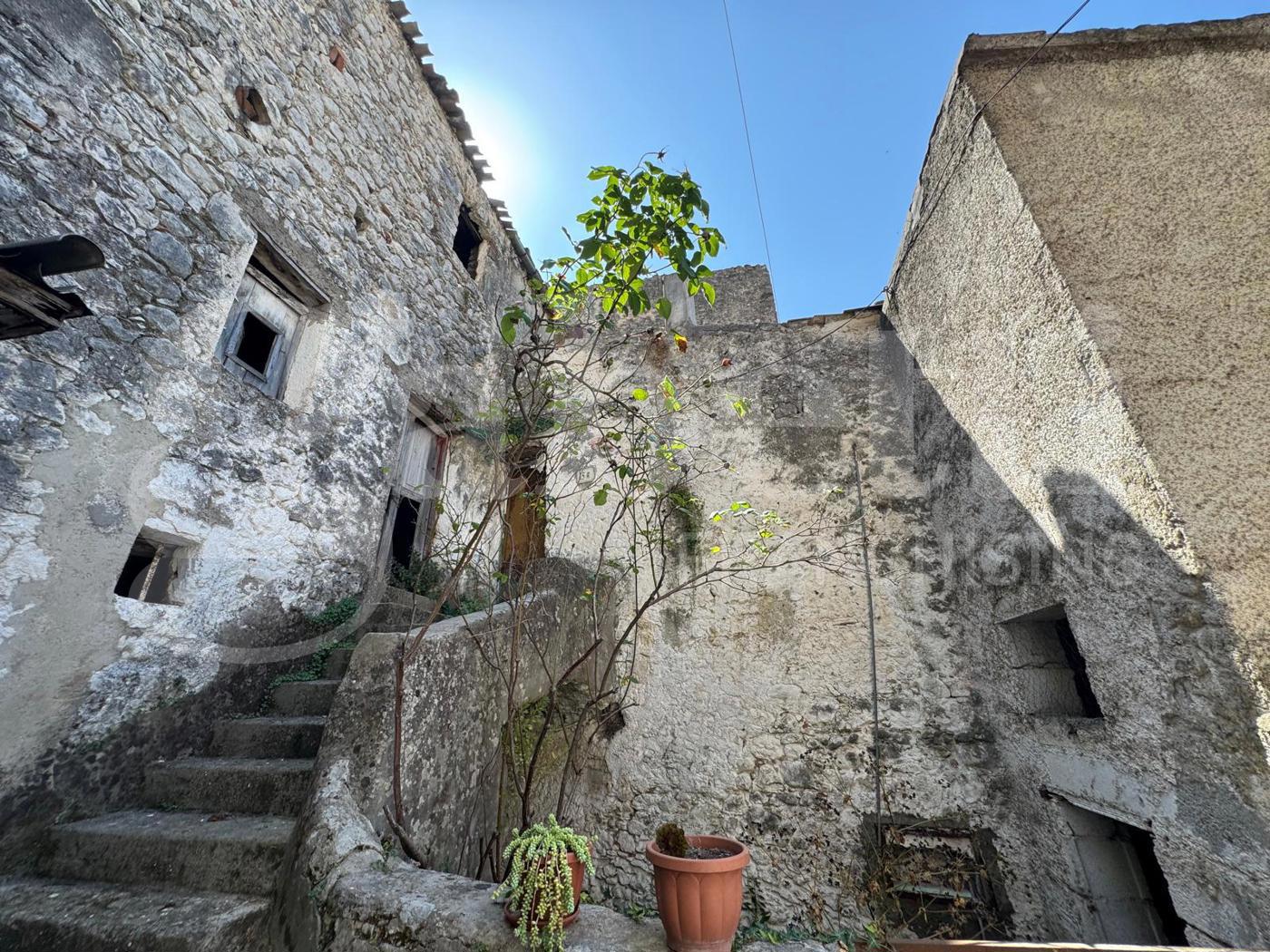 Rustico con giardino a Prata Sannita