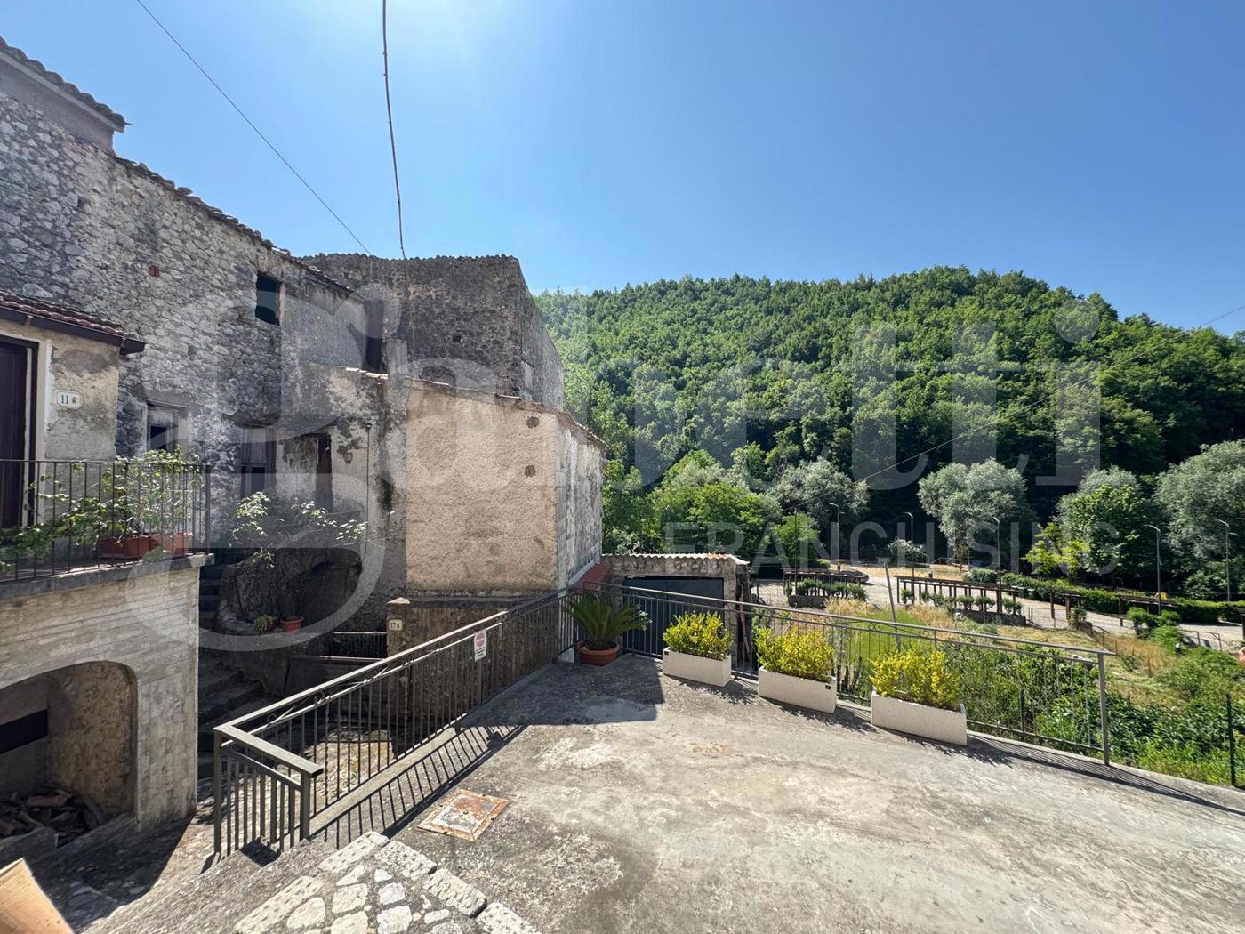 Rustico con giardino a Prata Sannita