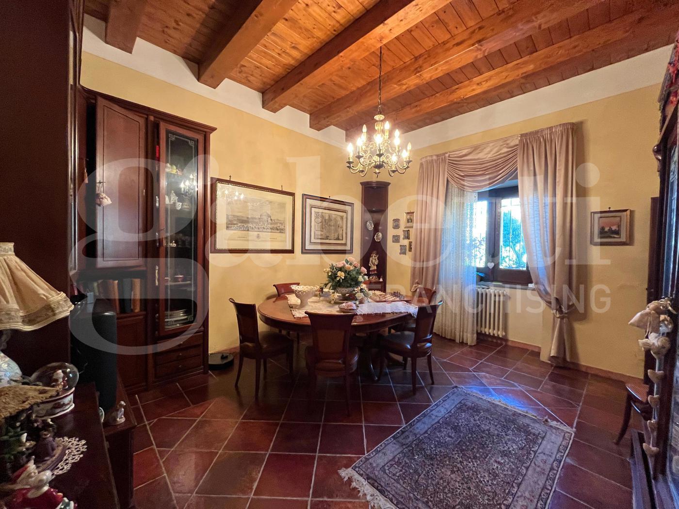 Villa con giardino a Raviscanina