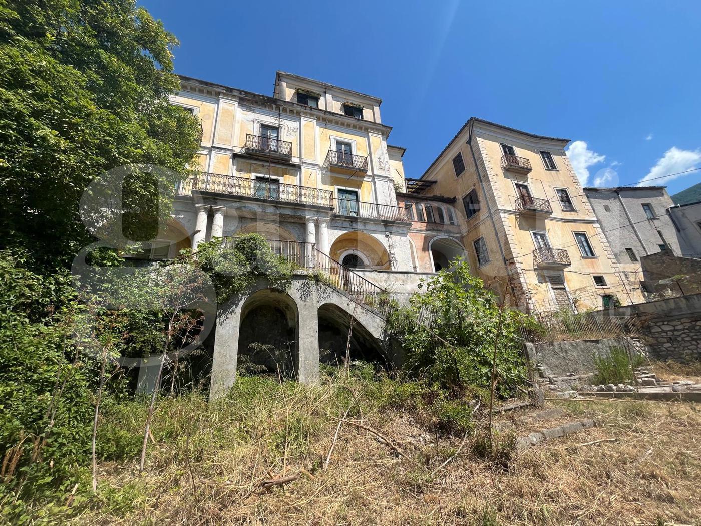 Stabile/Palazzo con box doppio a Piedimonte Matese