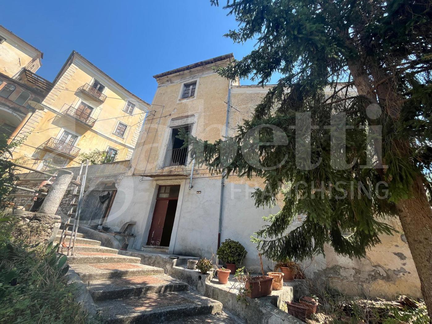 Stabile/Palazzo con box doppio a Piedimonte Matese