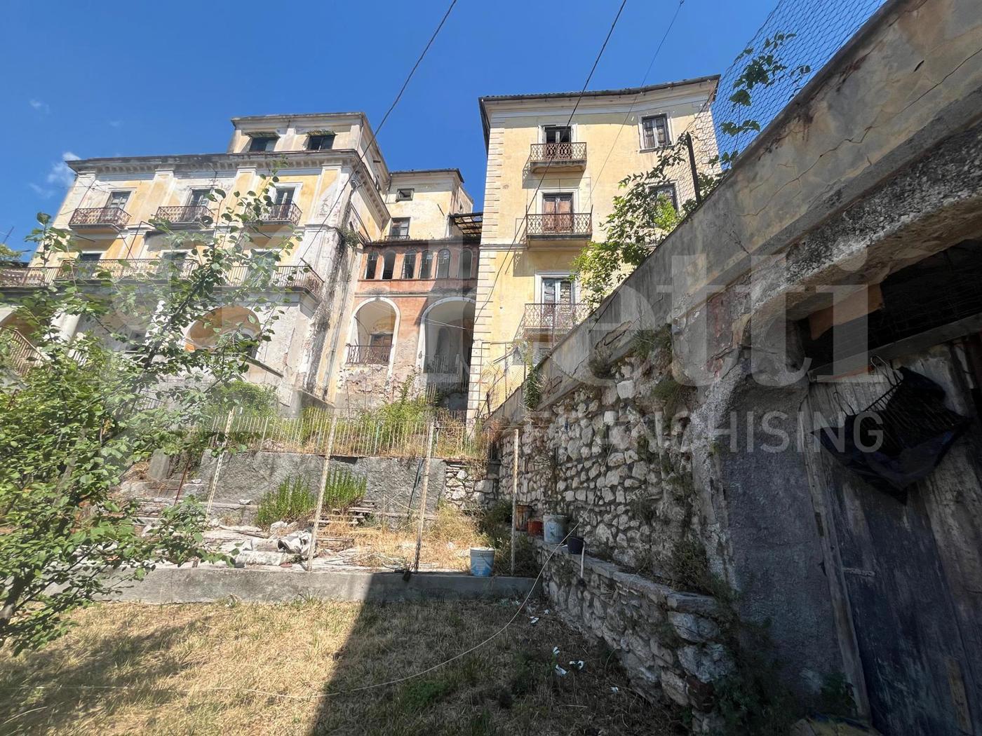 Stabile/Palazzo con box doppio a Piedimonte Matese