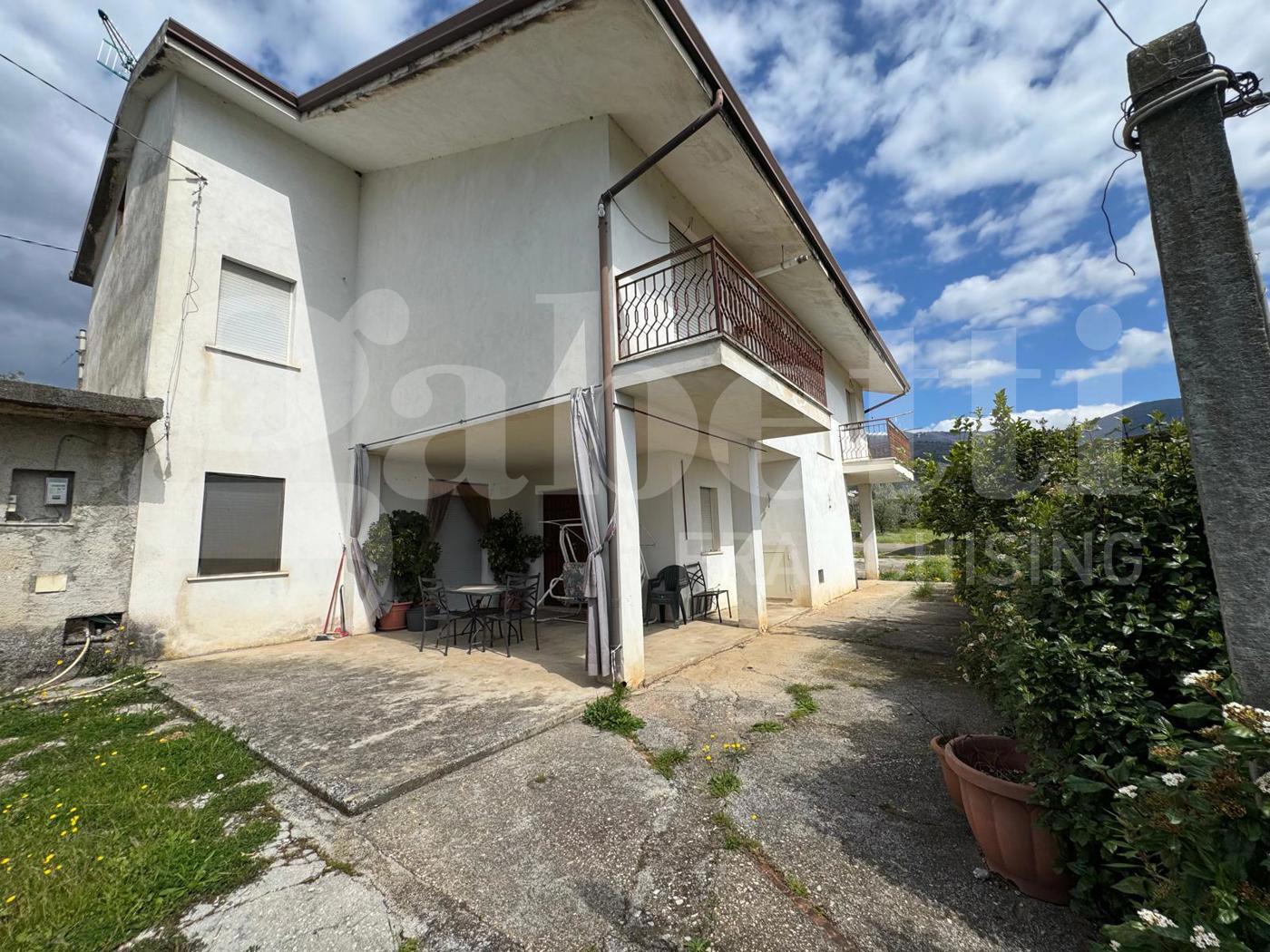 Rustico con giardino a Piedimonte Matese