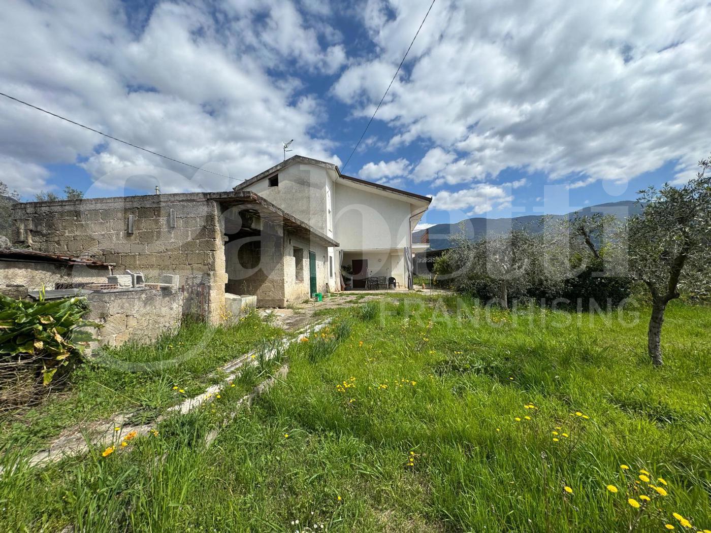 Rustico con giardino a Piedimonte Matese