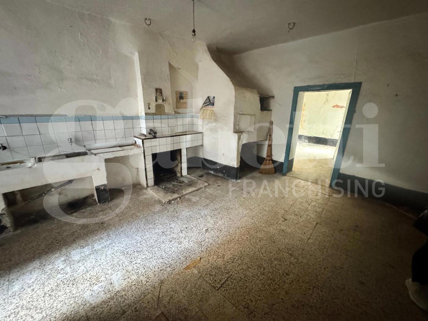 Casa indipendente da ristrutturare a Letino