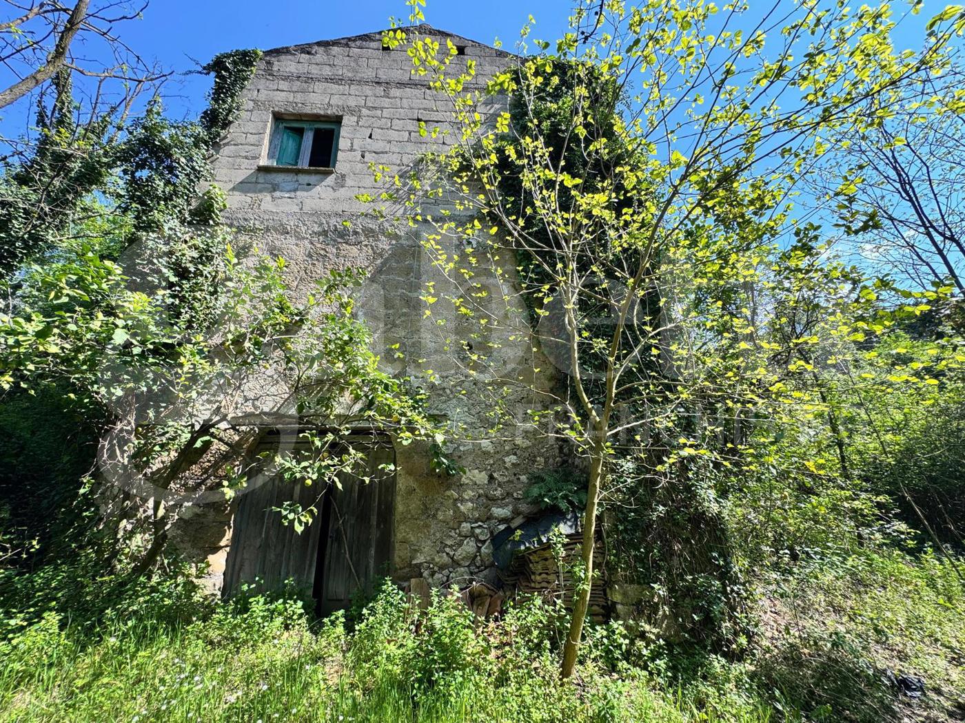 Casa indipendente con giardino a Piana di Monte Verna