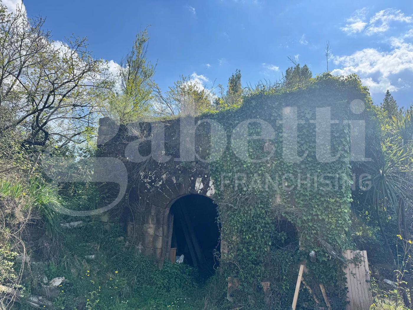 Casa indipendente con giardino a Piana di Monte Verna