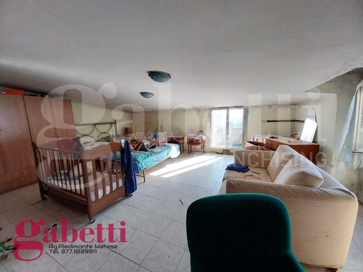 Casa indipendente con giardino a Baia e Latina