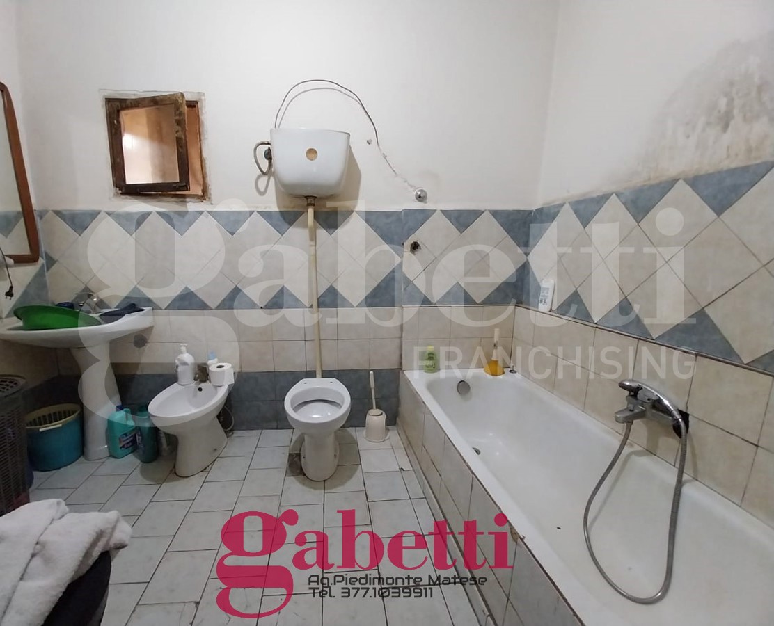 Casa indipendente con giardino a Baia e Latina