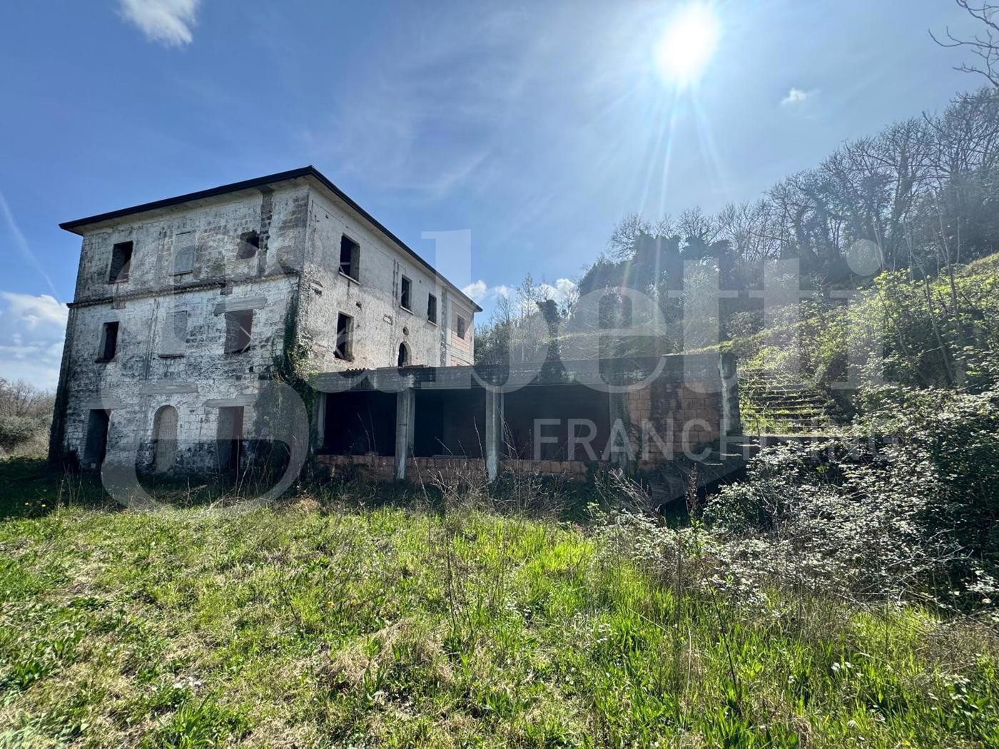Casa indipendente con giardino a Caiazzo