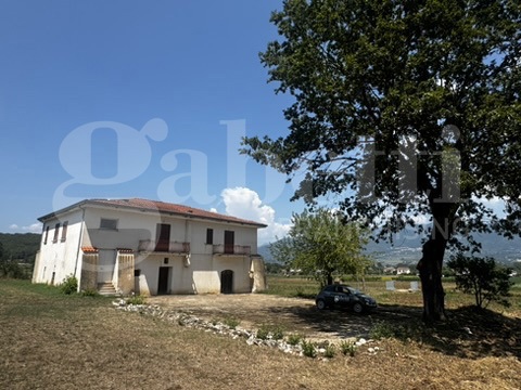 Casa indipendente con giardino a Baia e Latina