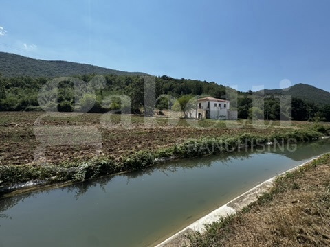 Casa indipendente con giardino a Baia e Latina