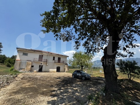 Casa indipendente con giardino a Baia e Latina