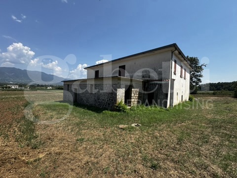 Casa indipendente con giardino a Baia e Latina