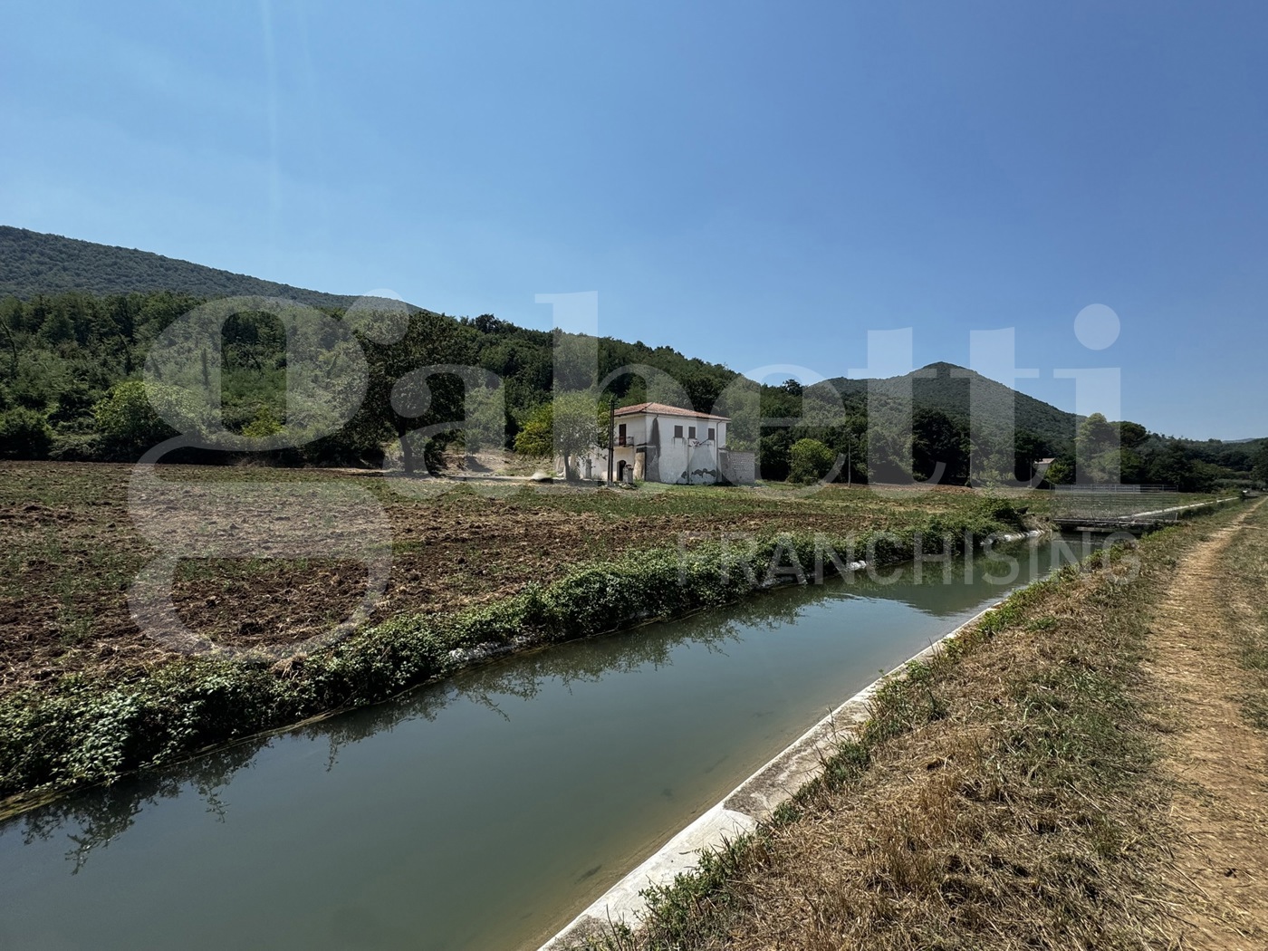 Casa indipendente con giardino a Baia e Latina