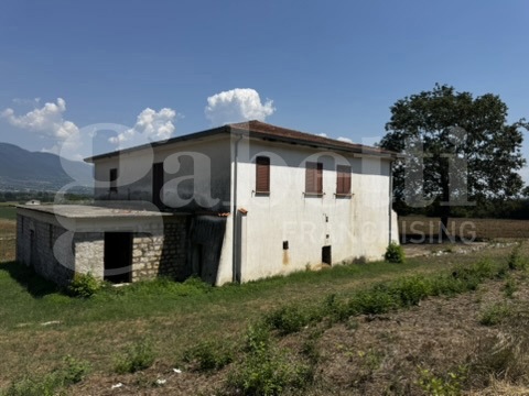 Casa indipendente con giardino a Baia e Latina
