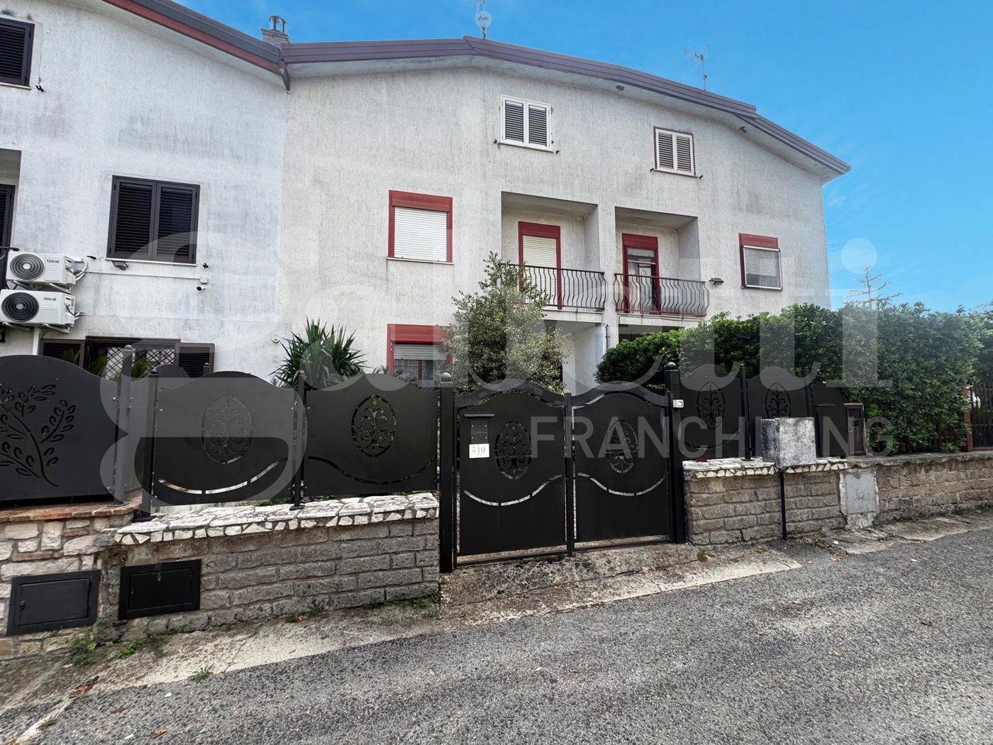 Villa con giardino a Dragoni