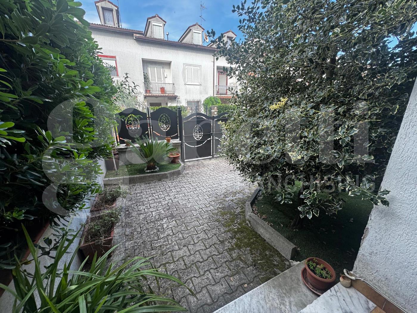 Villa con giardino a Dragoni
