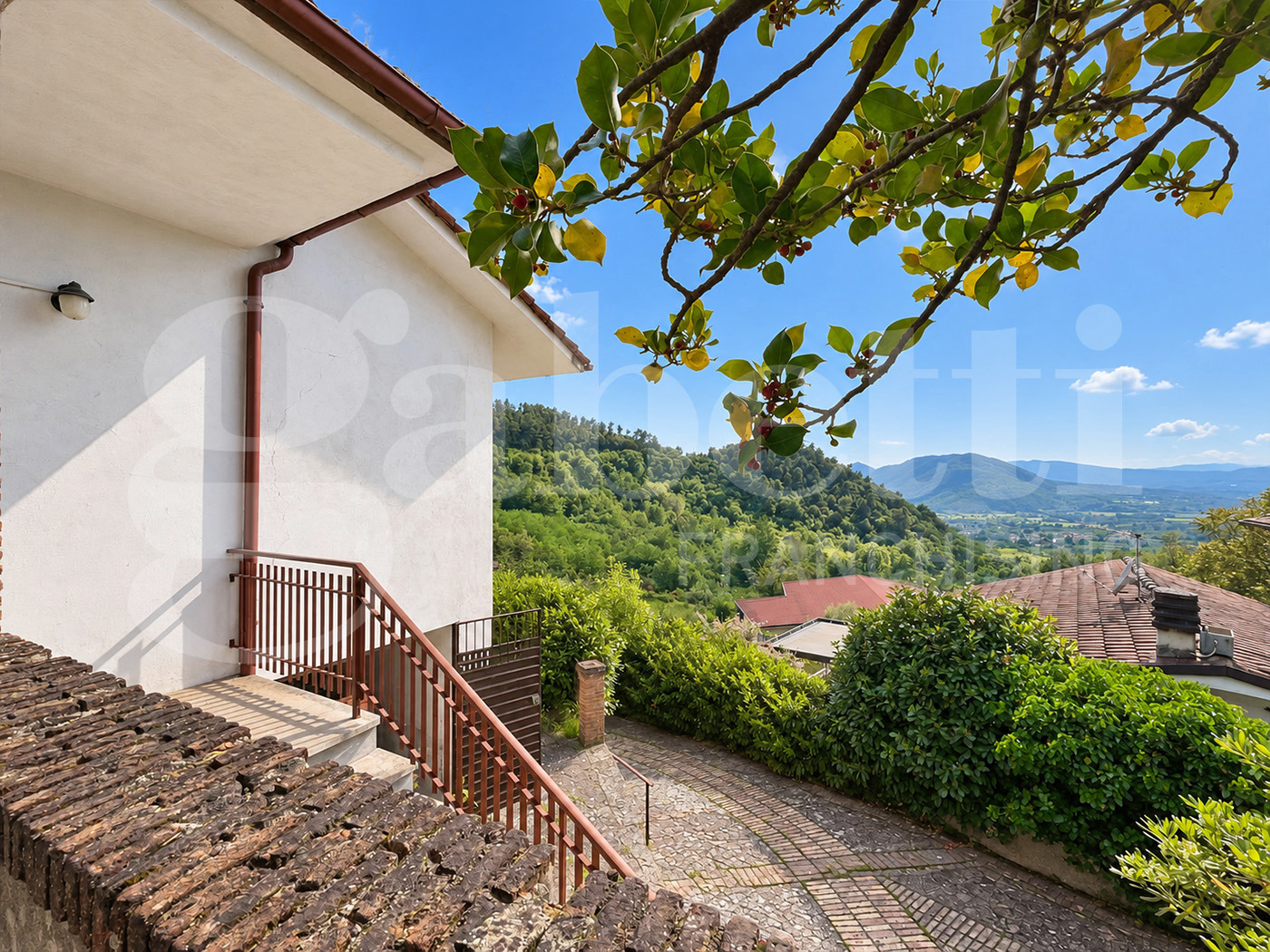 Casa indipendente con giardino a Raviscanina
