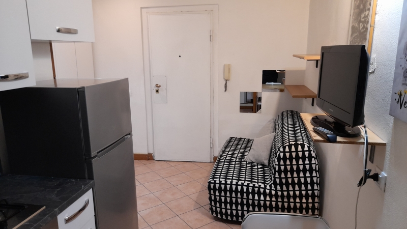 Monolocale arredato in affitto a Milano