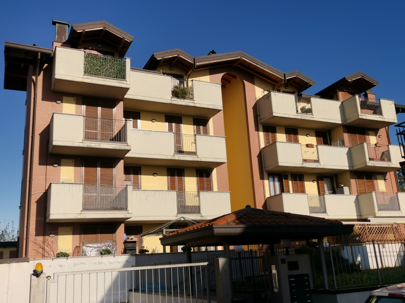 Monolocale arredato in affitto a Desio