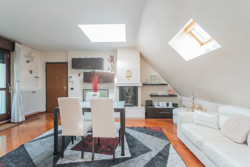 Attico con terrazzi a Cesano Maderno