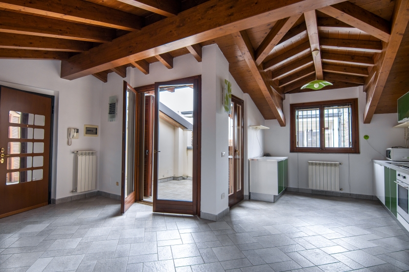 Trilocale arredato in affitto a Cesano Maderno