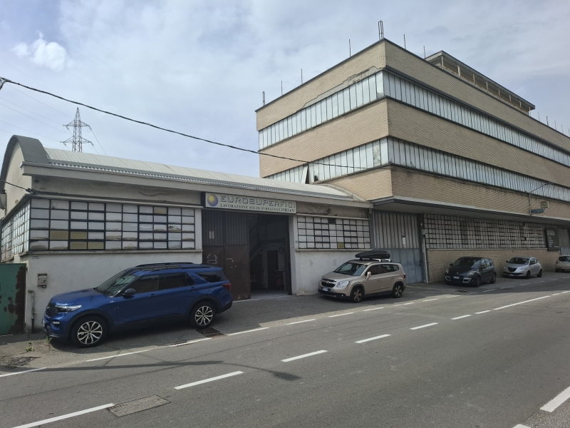 Capannone in affitto a Meda